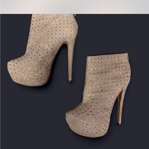 Signature8 Tan Studded Ankle Booties